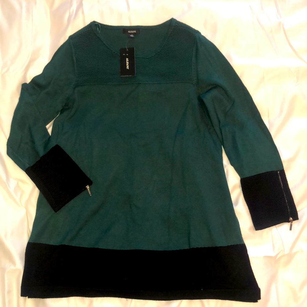 NEW Tunic Sweater Zippered Cuffs